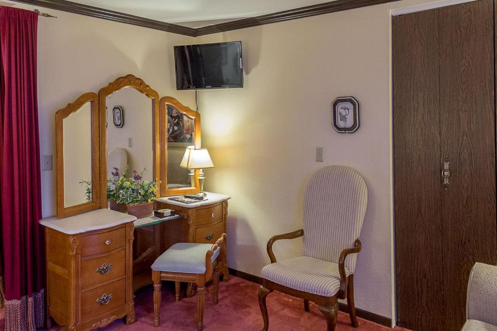 Deluxe Queen Studio